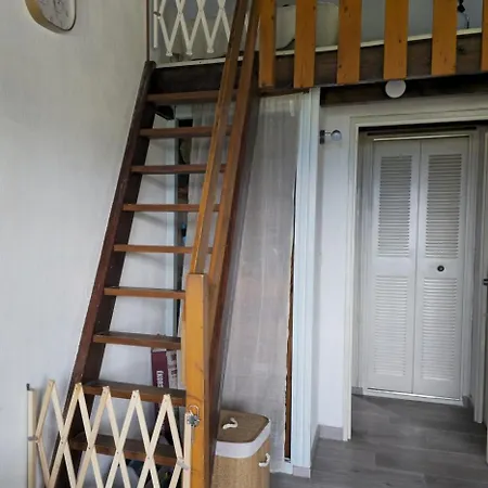 Cozy Avec Mezzanine דירה